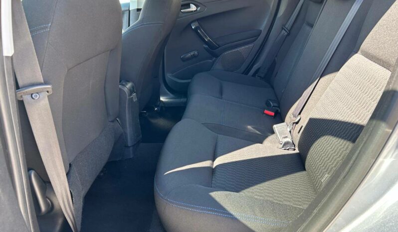 
								Peugeot 208 1.2 PureTech 82ch complet									