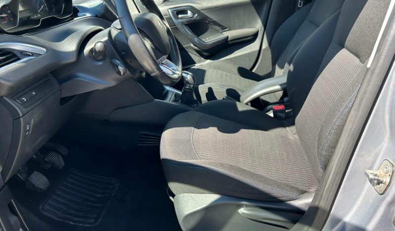 
								Peugeot 208 1.2 PureTech 82ch complet									