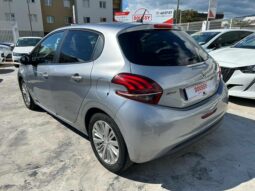 
										Peugeot 208 1.2 PureTech 82ch complet									
